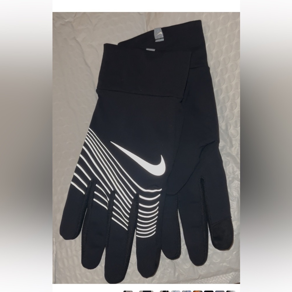 Nike Dri Fit Running Gloves/  Black and White Reflective Striped Gloves